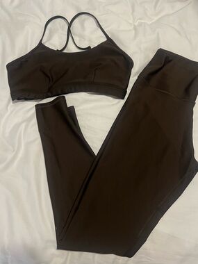 Alo Yoga Stylish Brown Activewear Set - Sports Bra & High-Waist Leggings
